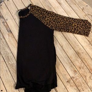 Quarter Sleeve Leopard Tee